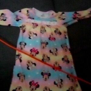 Minny Mouse night gown size 4 T